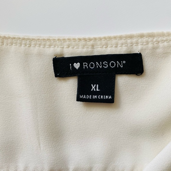 I Heart Ronson Blouse Womens Size XS Ivory Roll Tab Sleeves Flowly Lightweight - Picture 9 of 9